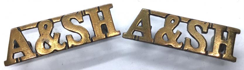 WW1 ARGYLL & SUTHERLAND HIGHLANDERS BRASS SHOULDER TITLE PAIR