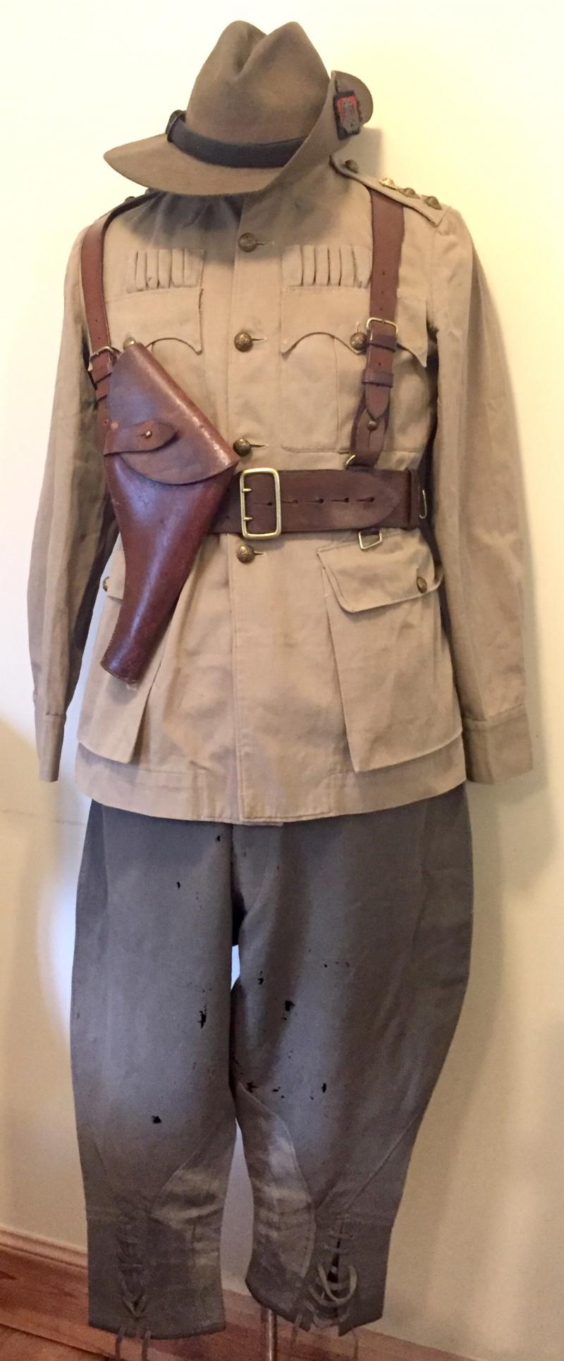 BOER WAR - ARGYLL & SUTHERLAND HLDRS OFFICERS TUNIC & BREECHES