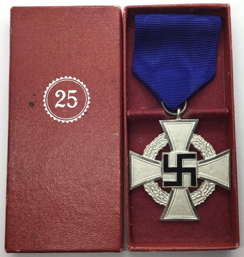 WW2 GERMAN 25 YEARS FAITHFUL SERVICE SILVER AWARD - BOXED