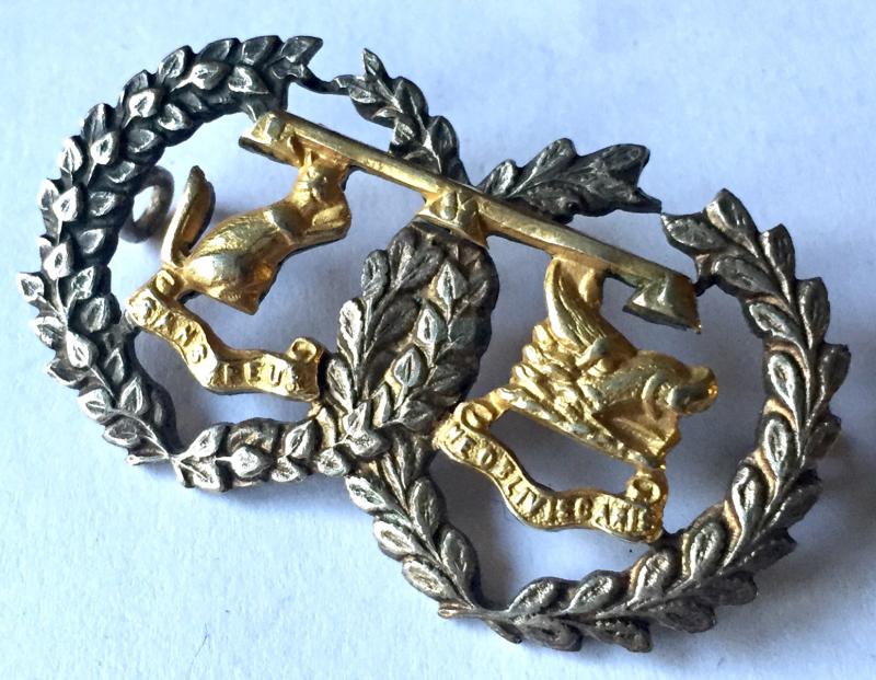 VICTORIAN - ARGYLL & SUTHERLAND HIGHLANDERS SILVER/GILT OFFICERS COLLAR