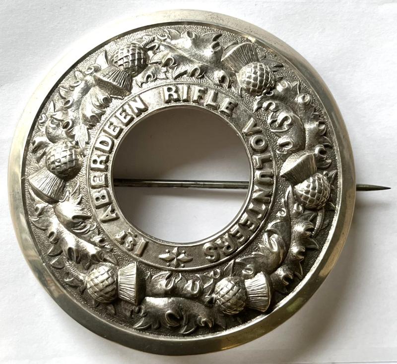 PRE 1884 1st ABERDEEN RIFLE VOLUNTEERS ( GORDON HLDRS ) - PLAID BROOCH.