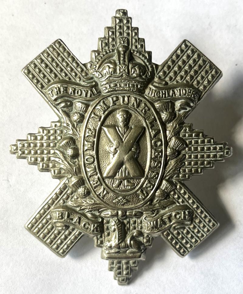 WW1 BLACK WATCH CAP BADGE WITH SCROLLS