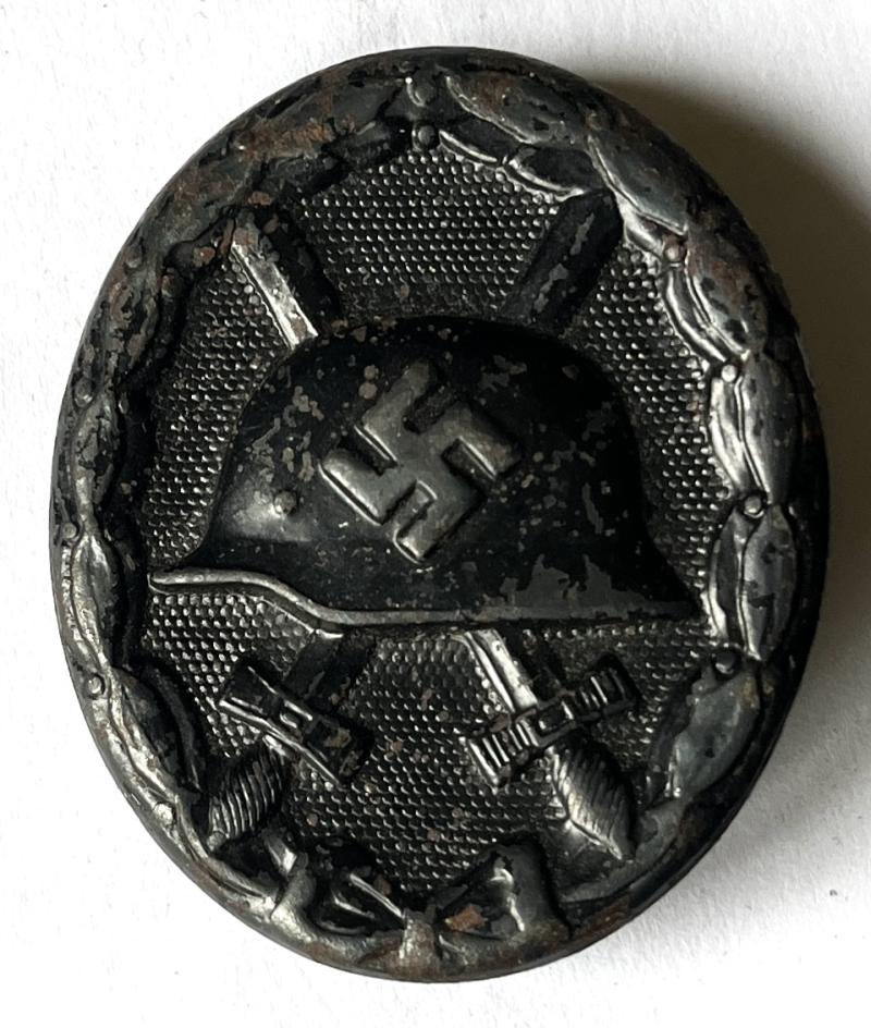 GERMAN WW2 BLACK WOUND BADGE - MARKED 32