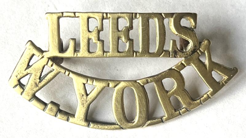 WW1 - LEEDS PALS  W. YORK BRASS SHOULDER TITLE