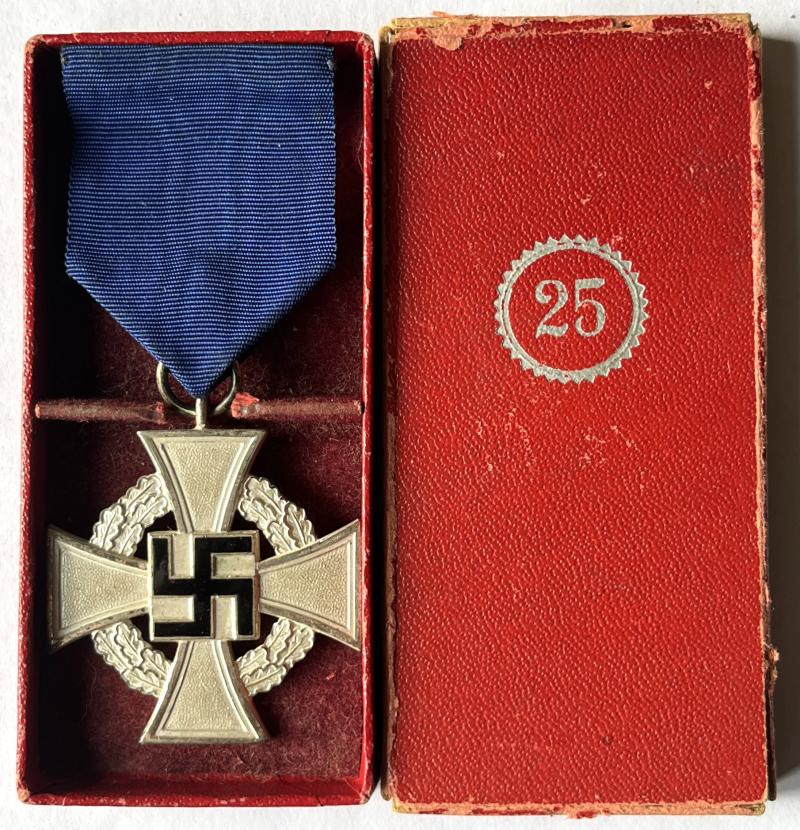 WW2 GERMAN 25 YEAR LONG SERVICE BOXED - W & L - VET BRING BACK