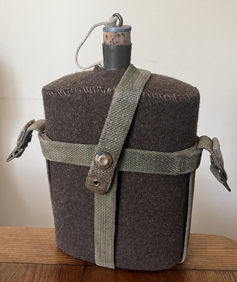 WW2 BRITISH WATER BOTTLE & 1942 DTD .CARRIER