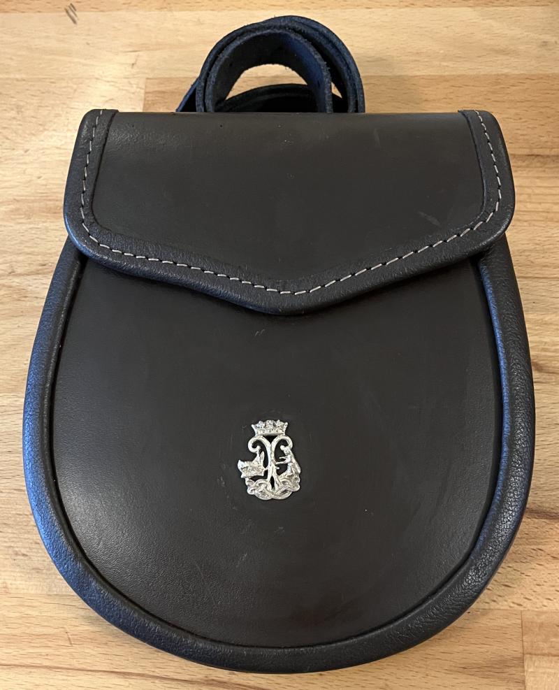 ARGYLL & SUTHERLAND HLDRS. ARMY ISSUE LEATHER DAY SPORRAN