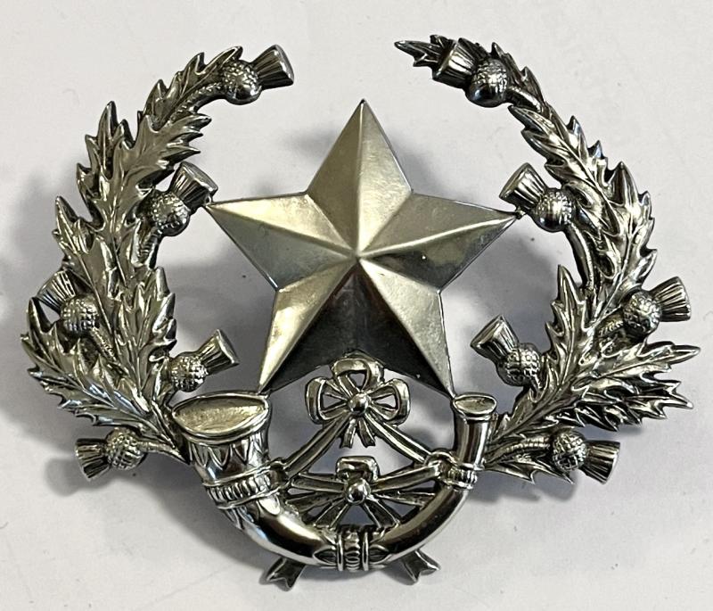 CAMERONIANS - OFFICERS - CAST SILVER CAP BADGE - HOBSON & SONS