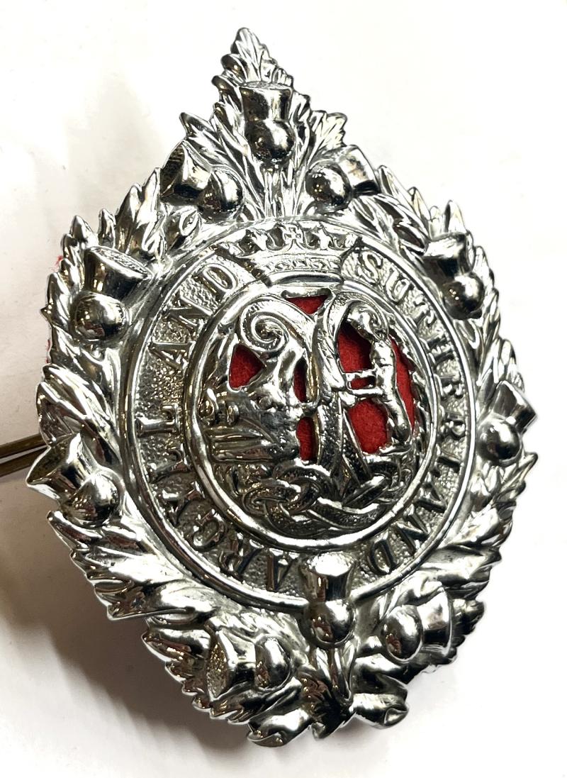 WW2 - ARGYLL & SUTHERLAND HLDRS. PIPERS CHROMED CAP BADGE