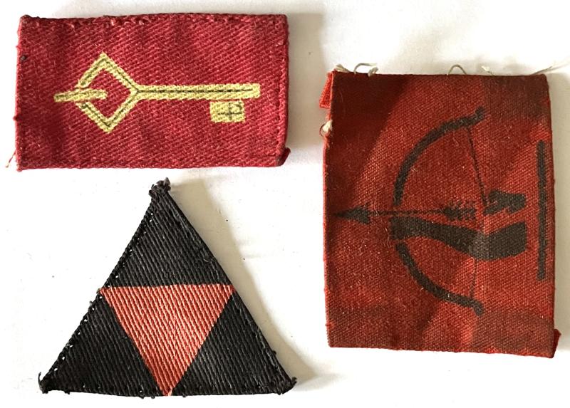 THREE WW2 PRINTED FORMATION SIGNS / PATCHES