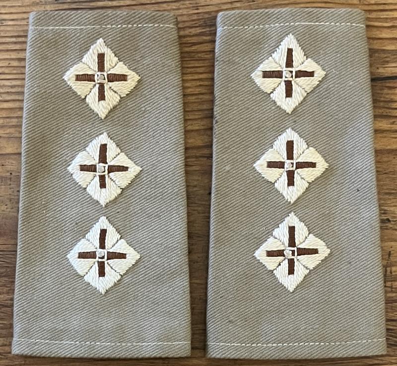 WW2 - BRITISH ARMY TROPICAL - CAPTAINS SHOULDER SLIDE PAIR
