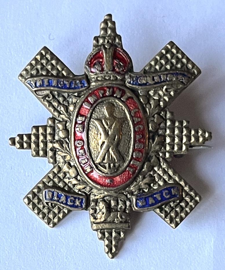 WW1 BLACK WATCH BRASS & ENAMEL SWEETHEART BADGE