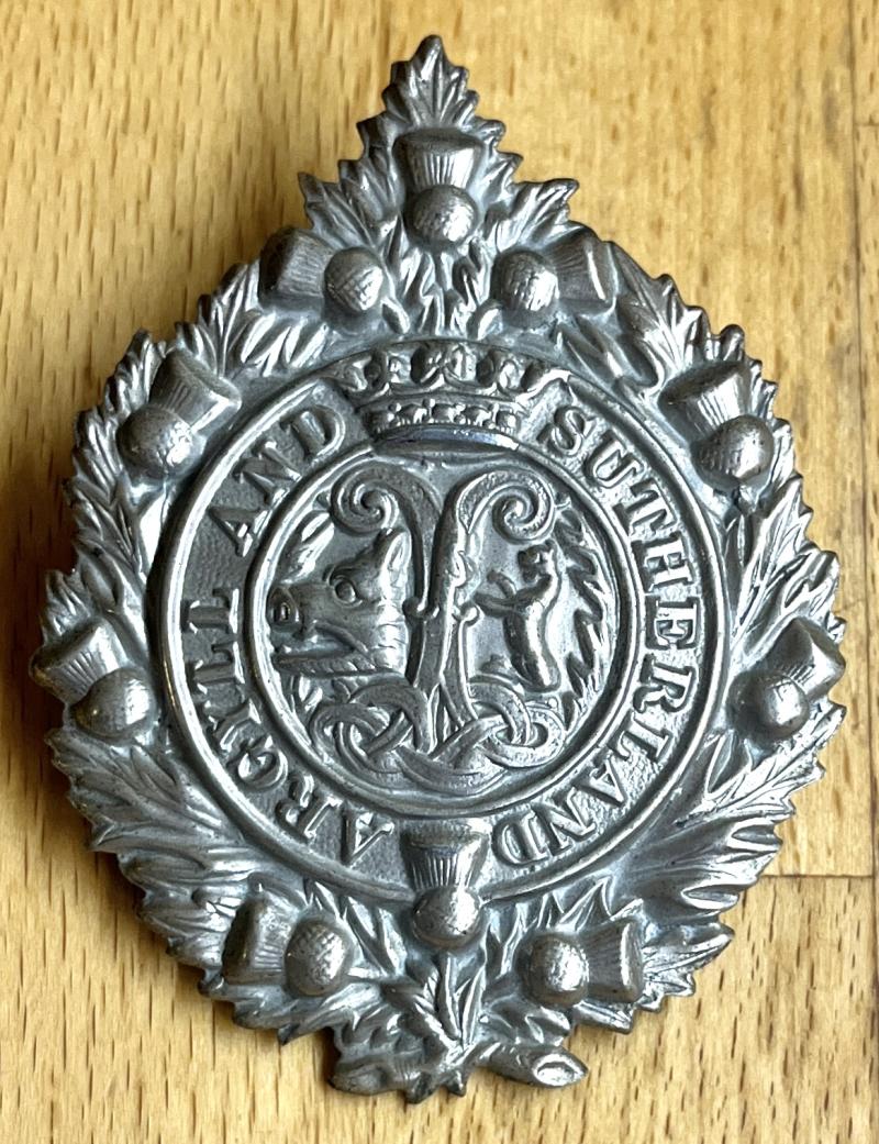 WW1 - SOLID CENTRE ARGYLL & SUTHERLAND HLDRS. CAP BADGE
