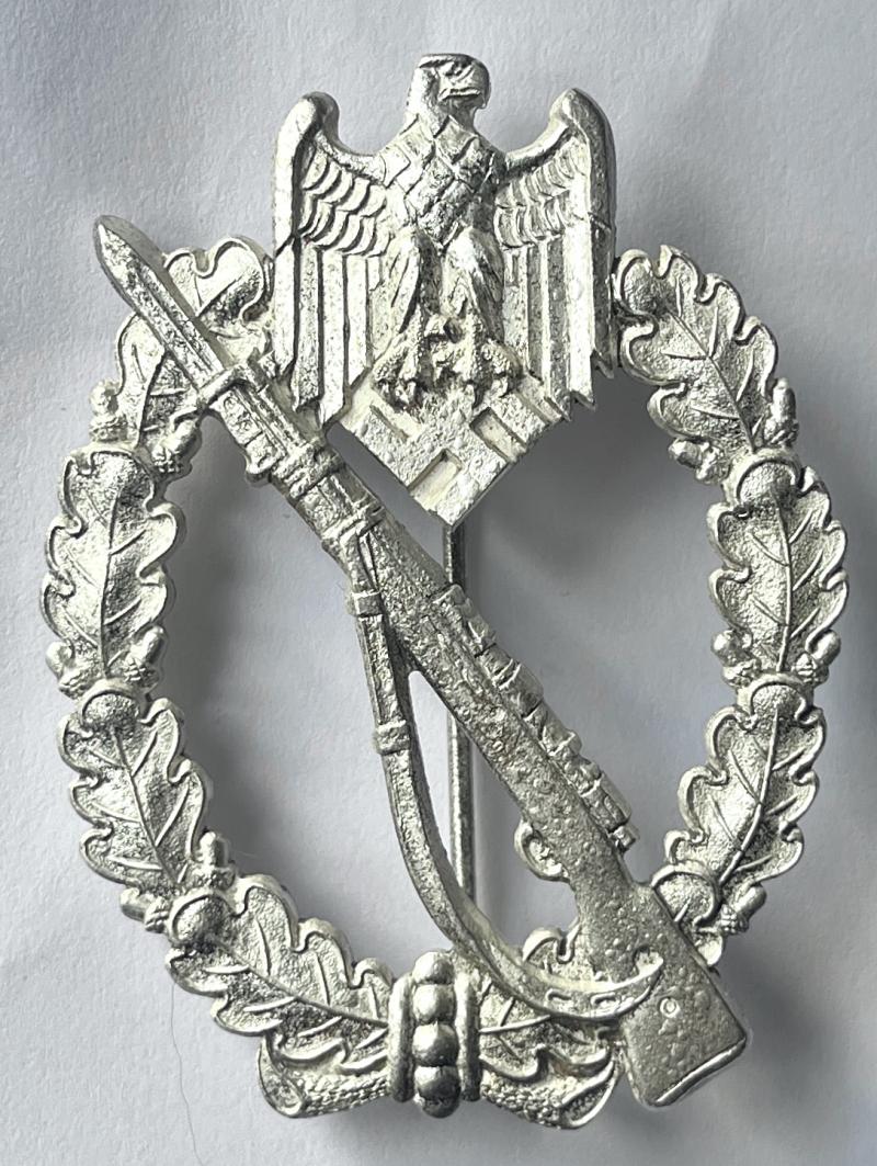 WW2 GERMAN - INFANTRY ASSAULT BADGE IN SILVER – DESCHLER - VET BRING BACK