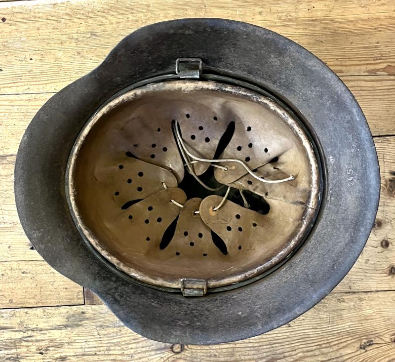 WW2 GERMAN - POLIZEI M42 HELMET - EF 64