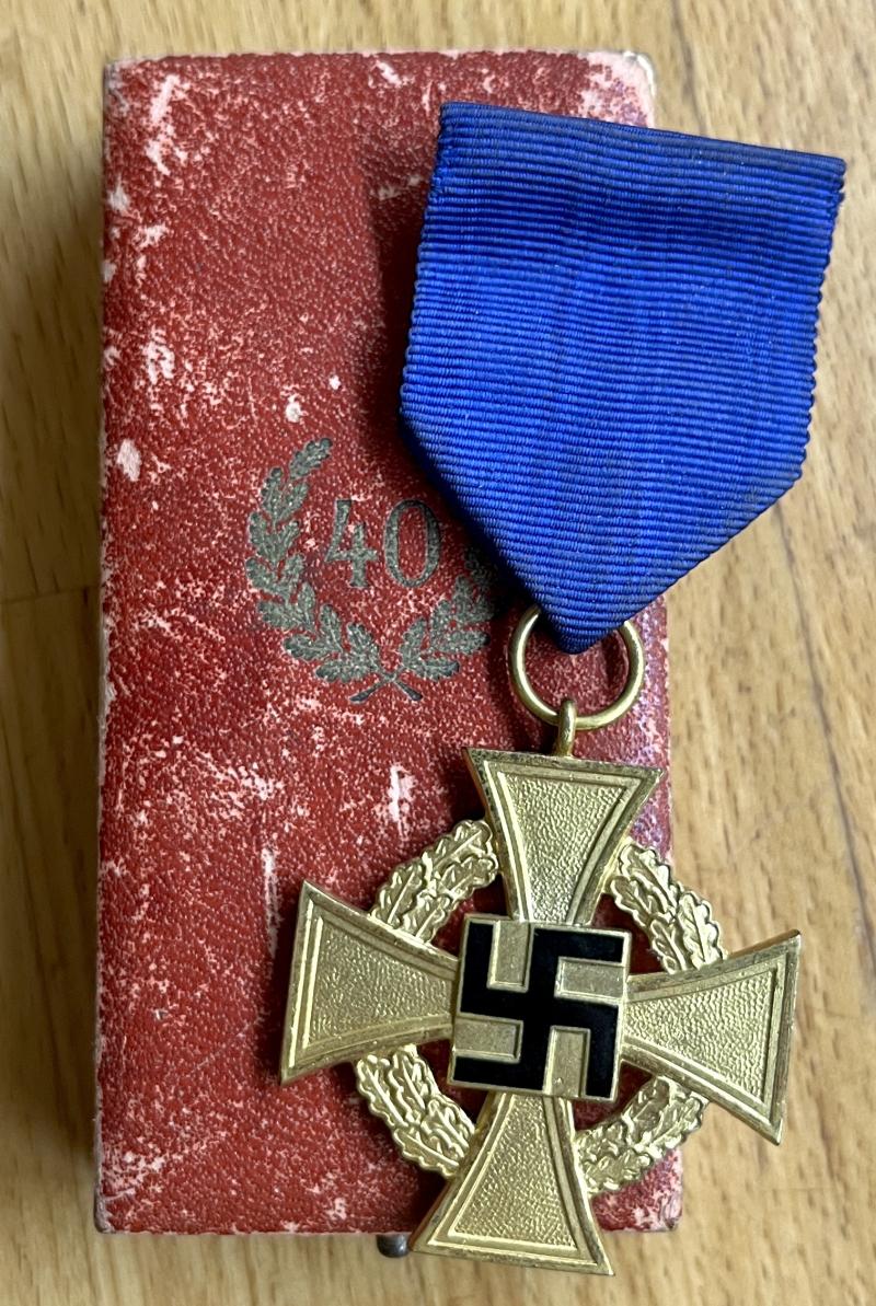 GERMAN - WW2 - CASED - 40 YEAR FAITHFUL SERVICE CROSS - DESCHLER