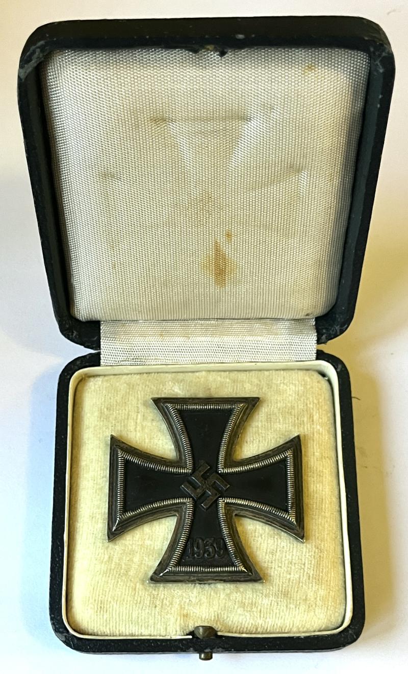 GERMAN EK1 ( IRON CROSS ) - CASED - K & Q
