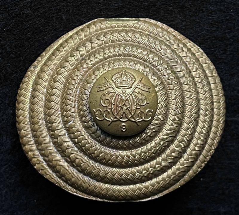 WW1 - 9TH LANCERS - O/R'S - LANCE CAP PLUME HOLDER BOSS