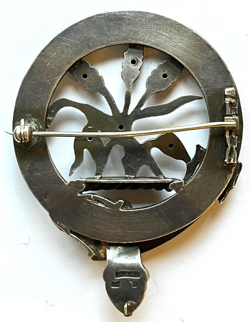 ARGYLL & SUTHERLAND HLDRS. - 1ST CLACKMANNAN & KINROSS RIFLE VOLUNTEER CORPS - OFFICERS SILVER CAP BADGE