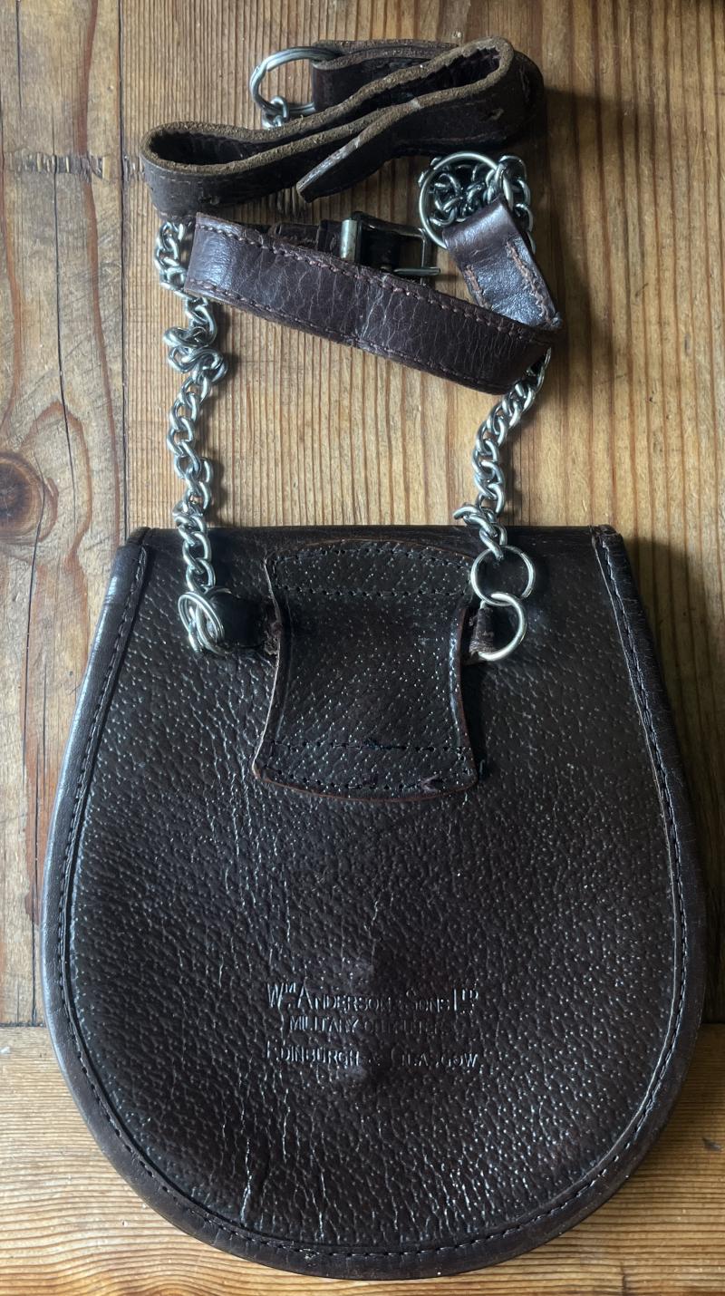 WW2 - CAMERON HLDRS. - OFFICERS LEATHER DAY SPORRAN WITH CHAIN