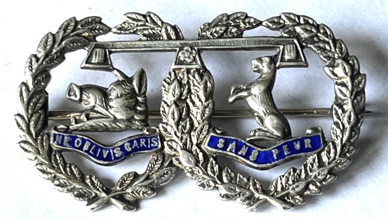 WW1 - ARGYLL & SUTHERLAND HLDRS. STERLING SILVER /ENAMEL SWEETHEART BADGE