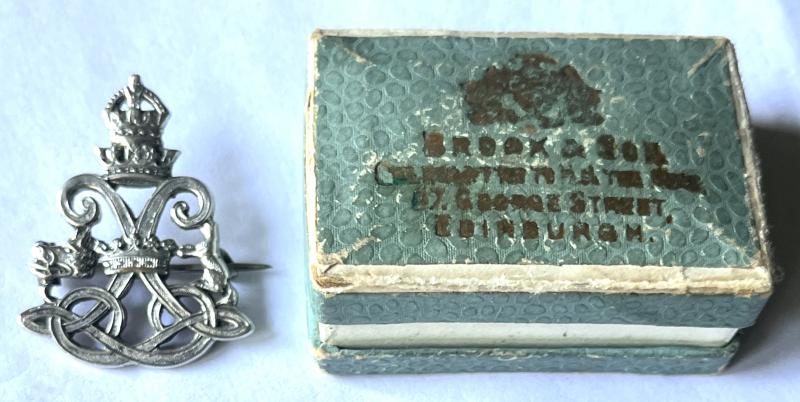 ARGYLL & SUTHERLAND HLDRS. - NUMBERED FUND RAISERS LAPEL BADGE. - HRH PRINCESS LOUISE - C/W PRESENTATION CARD AND BOX