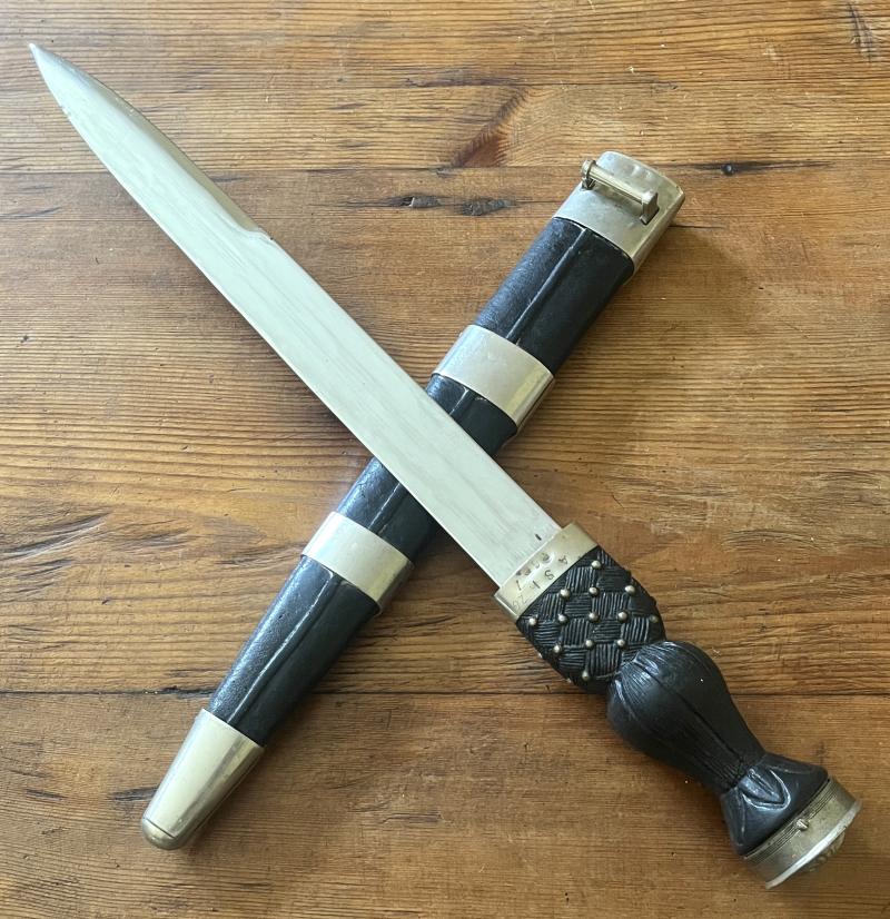 WW1 - MK 3 - ARGYLL & SUTHERLAND HLDRS. ARMY PIPERS G10 DIRK