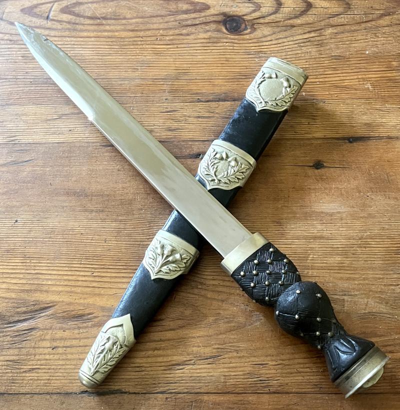 WW1 - MK 3 - ARGYLL & SUTHERLAND HLDRS. ARMY PIPERS G10 DIRK