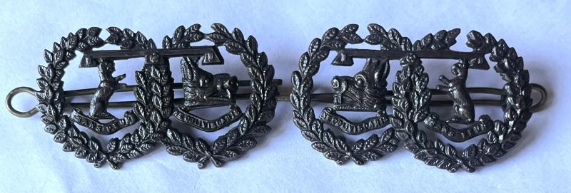 WW1 - ARGYLL & SUTHERLAND HLDRS BRONZE COLLAR BADGE PAIR