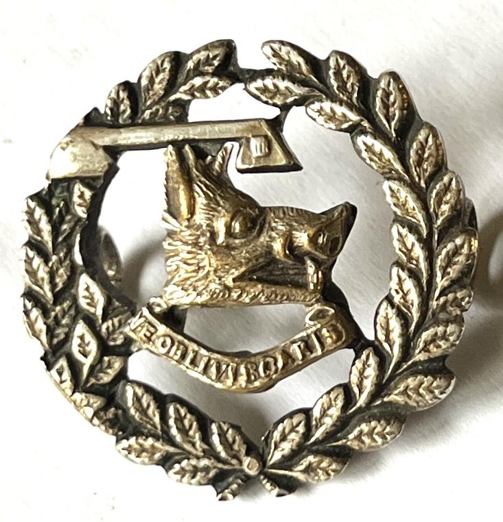 ARGYLLSHIRE (ARGYLL & SUTHERLAND HLDRS. ) OFFICERS SILVER COLLAR BADGE