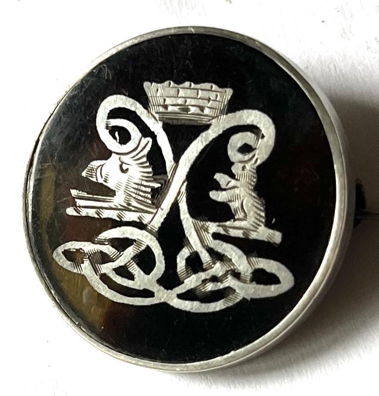 WW1 - ARGYLL & SUTHERLAND HLDRS.  SILVER & TORTOISE SHELL SWEETHEART BADGE