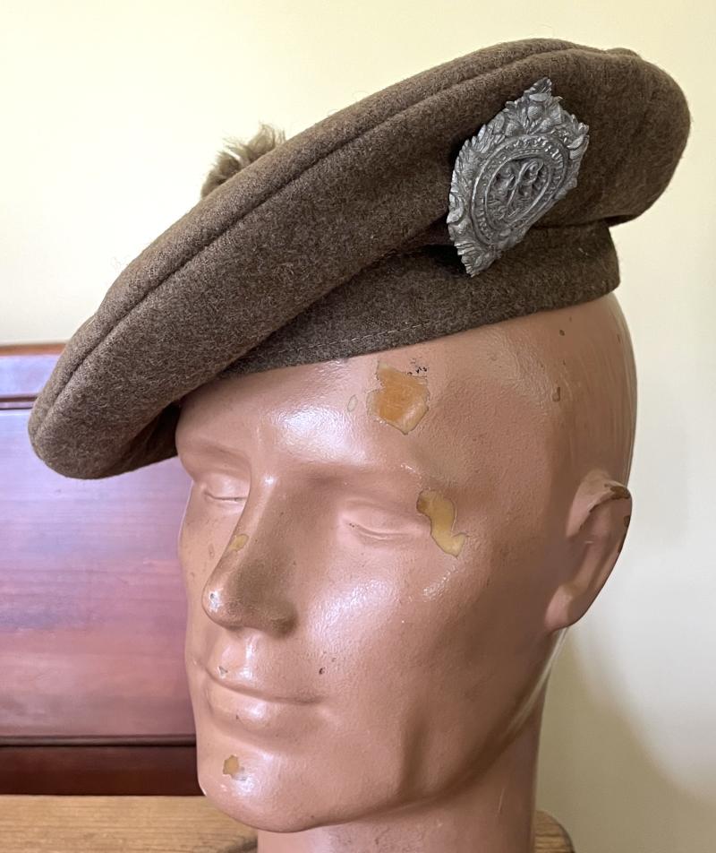 WW2 - 1945 DTD. - ARGYLL & SUTHERLAND HLDRS. TAM O SHANTER C/W ECONOMY CAP BADGE