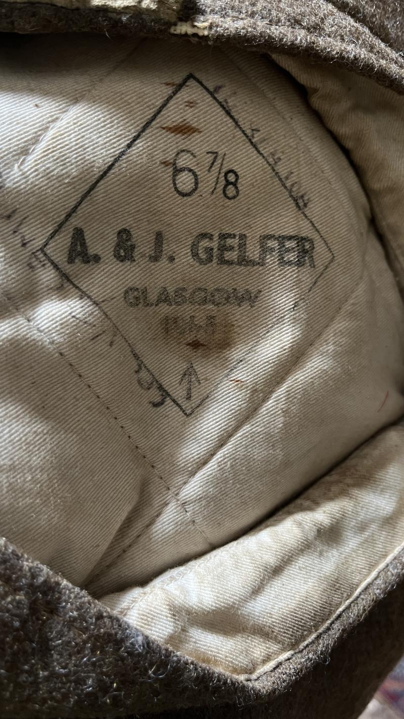 WW2 - 1945 DTD. - ARGYLL & SUTHERLAND HLDRS. TAM O SHANTER C/W ECONOMY CAP BADGE