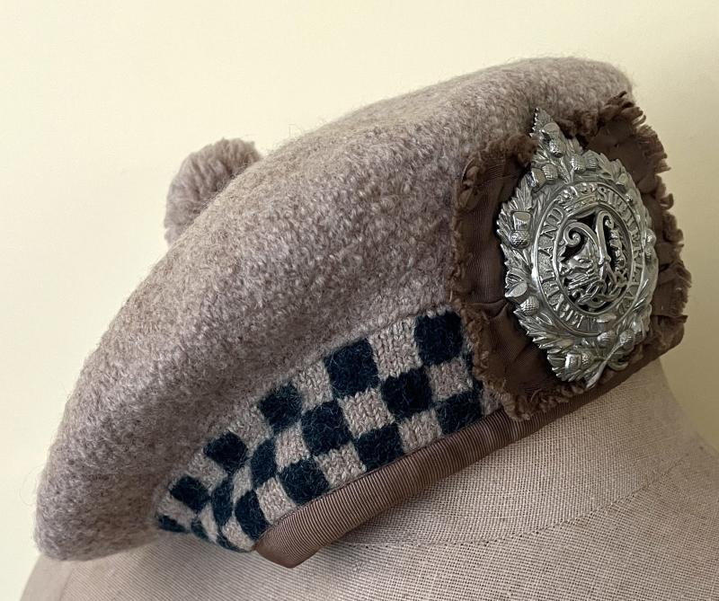 WW2 - ARGYLL & SUTHERLAND HLDRS. - OFFICERS BALMORAL BONNET C/W ORIGINAL FRETTED CAP BADGE